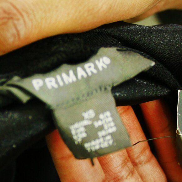 Elegant 90s Vintage Black Velvet V-Neck Crop Top - Picture 3 of 4